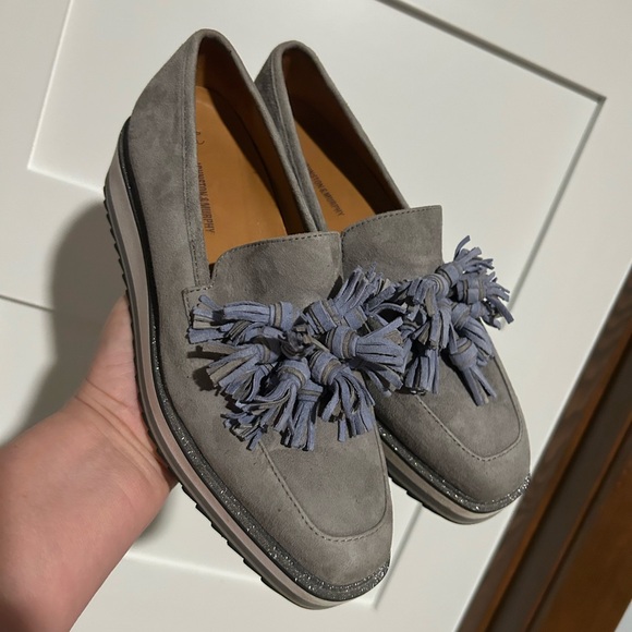Johnston & Murphy Gray Gracelyn tassel Loafer Size - Picture 3 of 10